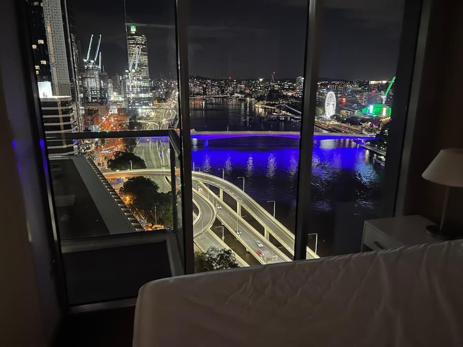 City Living - Brisbane River-View 2 Bedroom Apt Buitenkant foto